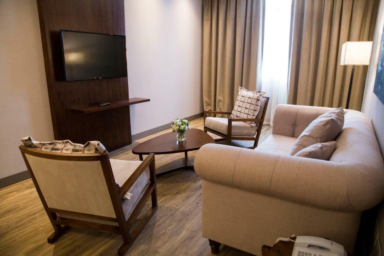 Hotel Land Plaza La Plata Kültér fotó